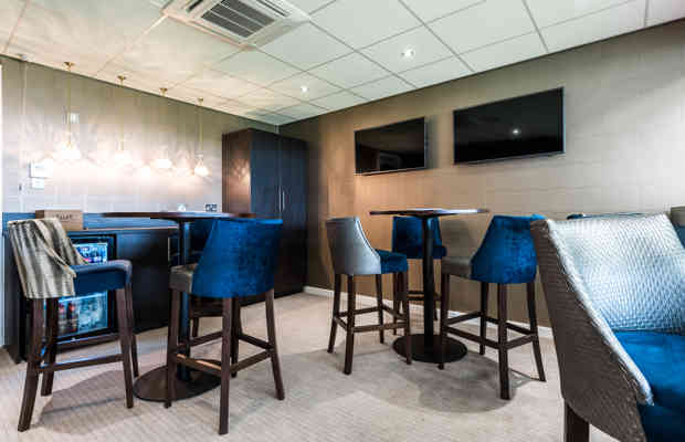 Executive Box 1 48322319242 O
