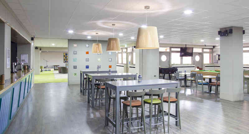 Yarnfield Bar 0096