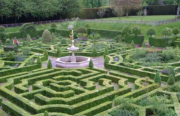 Hatfield House Maze 46870373401 O