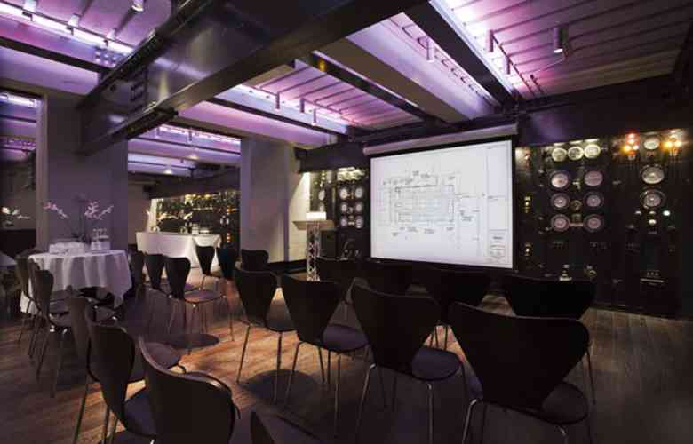 Harmsworth Room Theatre (7)