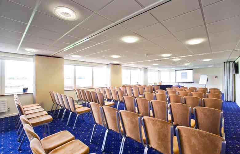 Cromwell Suite Theatre Style Hunt