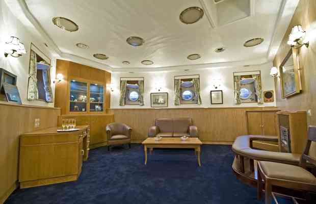 Admirals Quarter Lounge Hms Belfast 46818183992 O