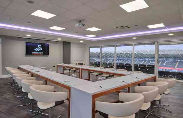 Peter Lynn Lounge (2)