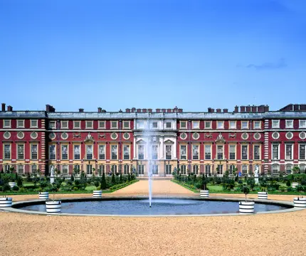 Exterior Hampton Court Palace 46808262052 O