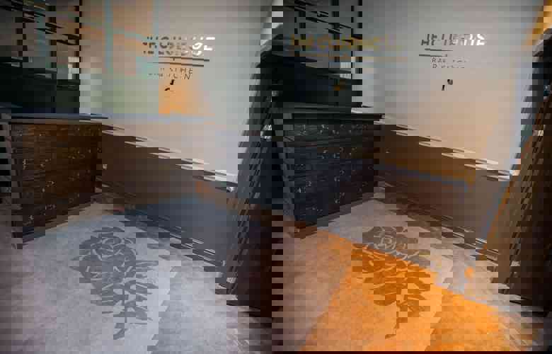 AZ5Y0963 Min