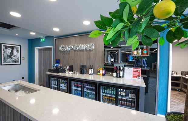 Captains Lounge Bar 48628895846 O