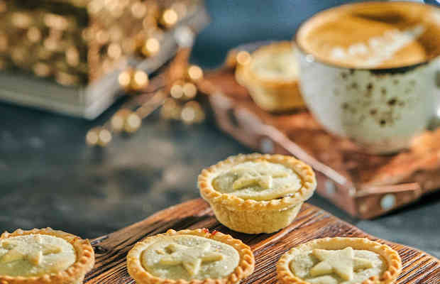 Com Chirstmas Mince Pie Digital Landscape