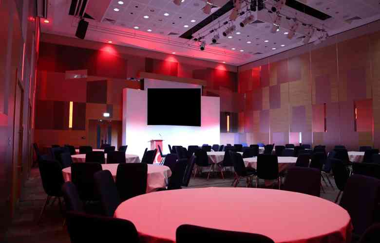 Hall 8 B