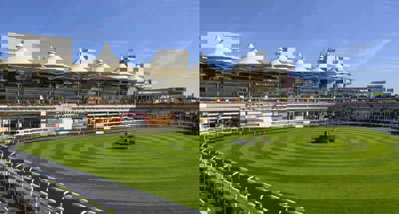 Sandown (1) Min