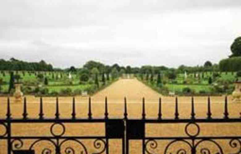 The Orangery And Privy Garden4