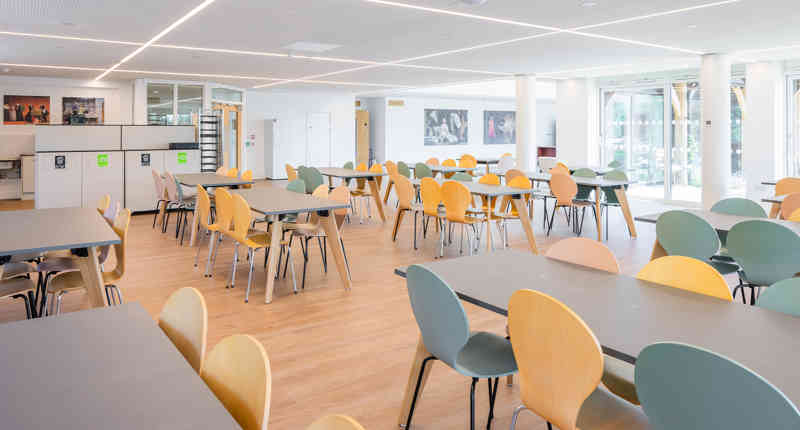 Cafe Seating © Verity Milligan