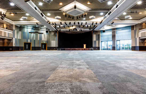 ICC, Hall 4, Empty, Natural Light, J11