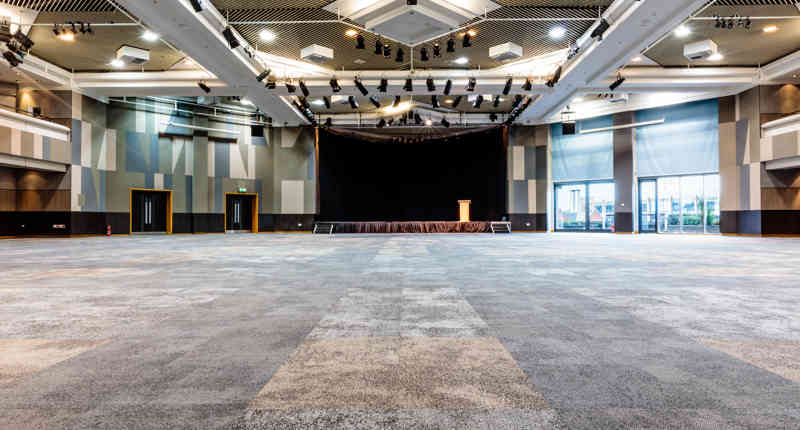 ICC, Hall 4, Empty, Natural Light, J11